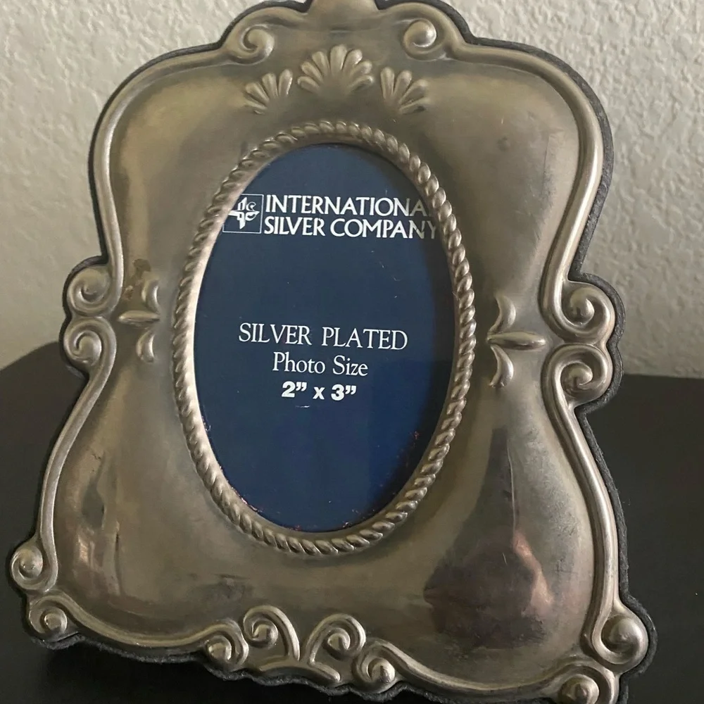 Vintage International Silver Company Silver Plated 8”x 6” Photo Size 2”x 3”Frame